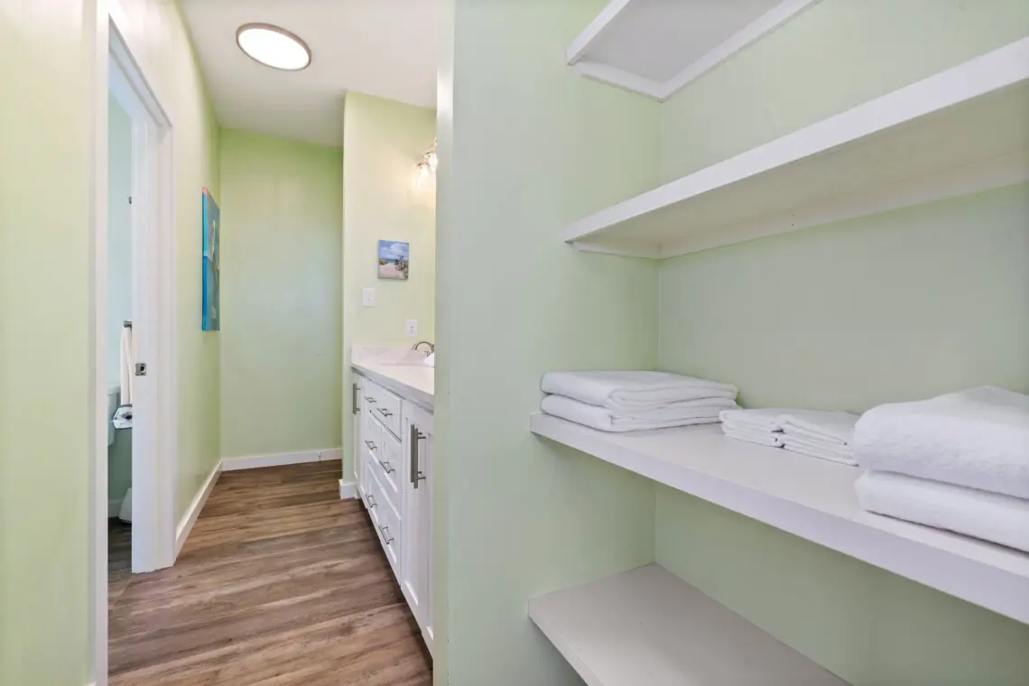 f7300bab4f874bec82302d4c5fb9a619 LargeOriginal.jpg