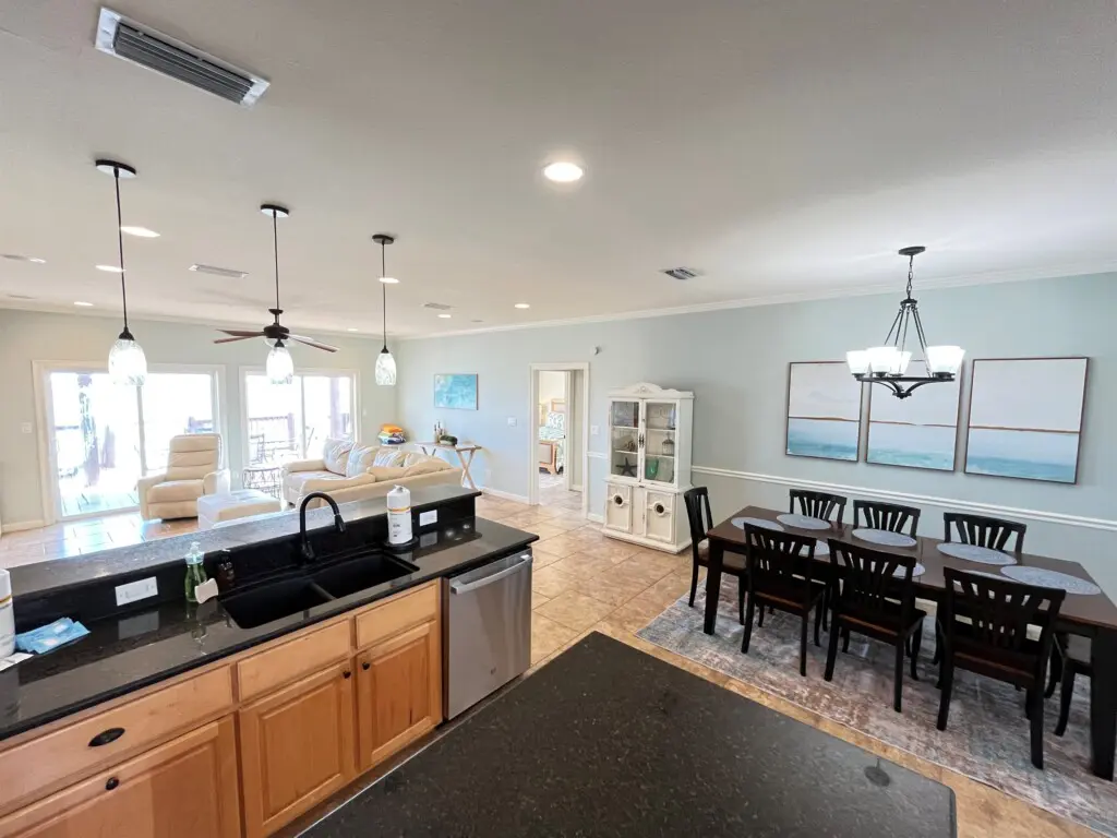 8effe1a360c84628a08fb12d84f92104 LargeOriginal.jpg