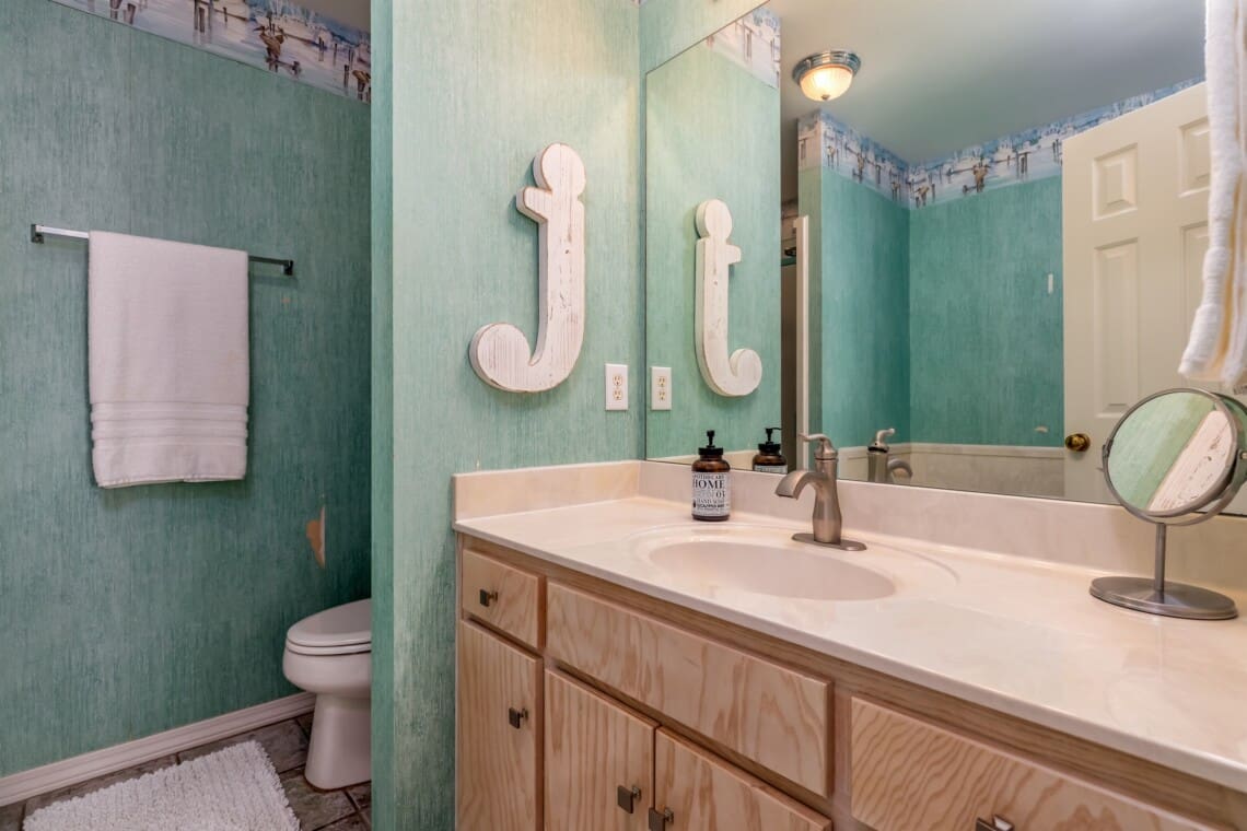 2dbcacd43a6e4c358b23780031edc598 LargeOriginal.jpg