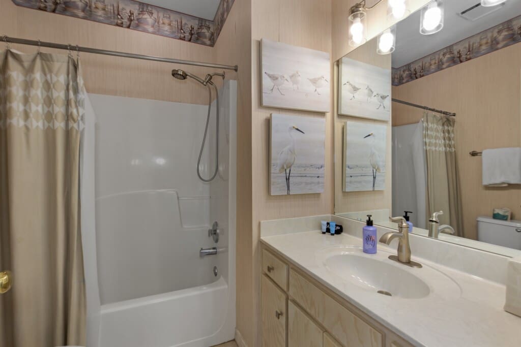 60fa7a706e704aeca7c1e079891c6c09 LargeOriginal.jpg