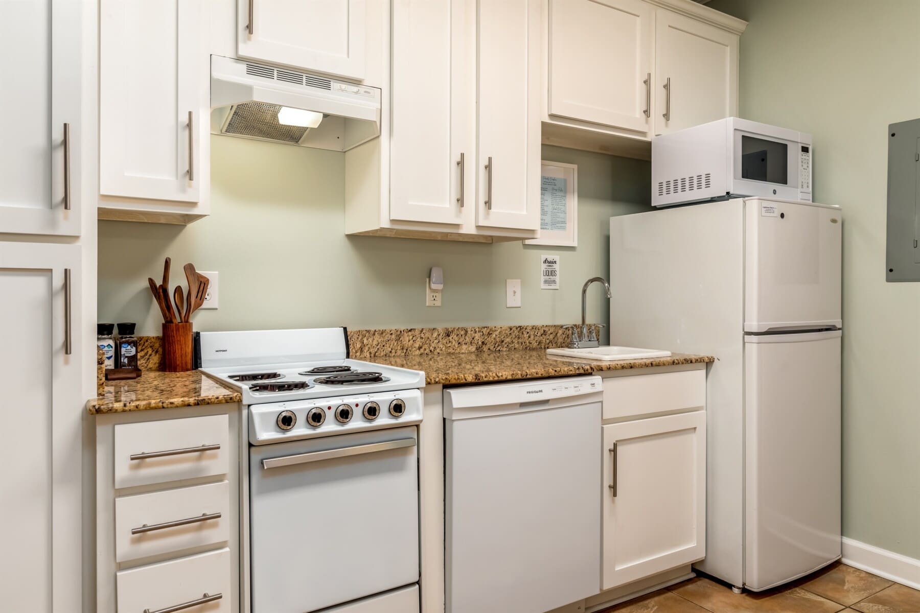 776d1d7e59674a6ba2d0f63f7744a06a LargeOriginal.jpg