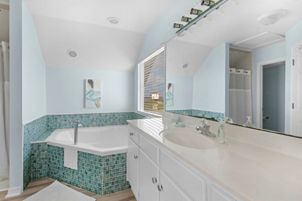 b50d6bc02d5345cf808a85ee5fe1d359 LargeOriginal.jpg