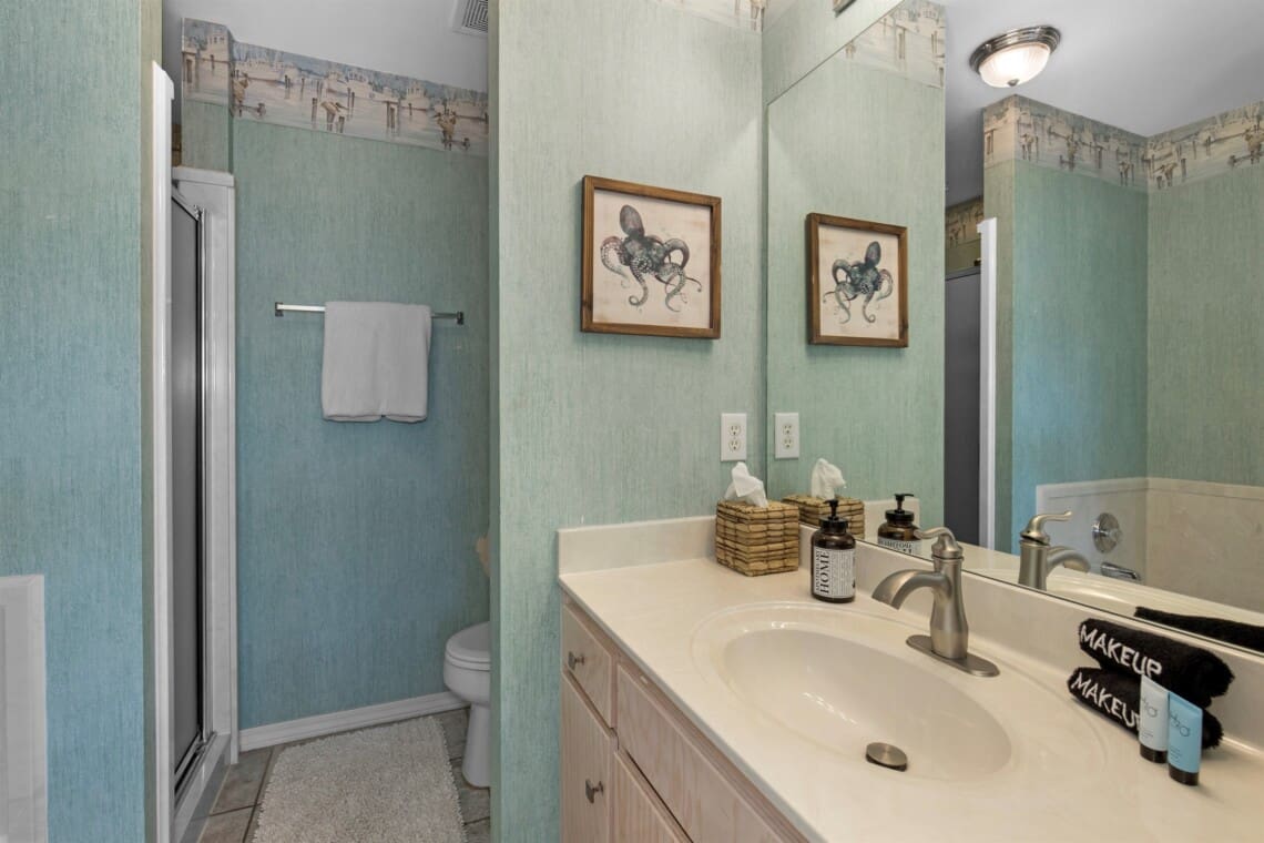 ef4f04f195a44d76b118c1e39f401f5a LargeOriginal.jpg