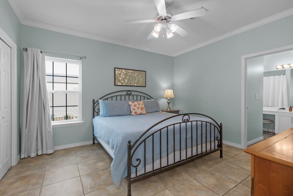 fee06c679984457bbd4986207cf7deb8 LargeOriginal.jpg