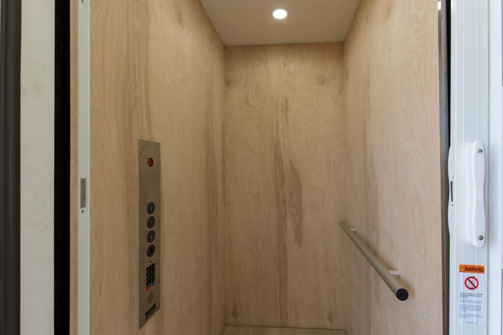 bd1cf692615c4ebd88a03f2b32aa6c36 LargeOriginal.jpg